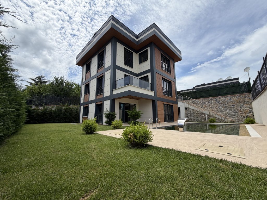 Reşadiye’de Site İçerisinde Müstakil Havuzlu Satılık Lüks Villa