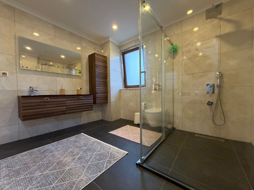 2.000m²Arsa İçerisinde Müstakil Havuzlu Möbleli Satılık Villa — galeri görseli 31